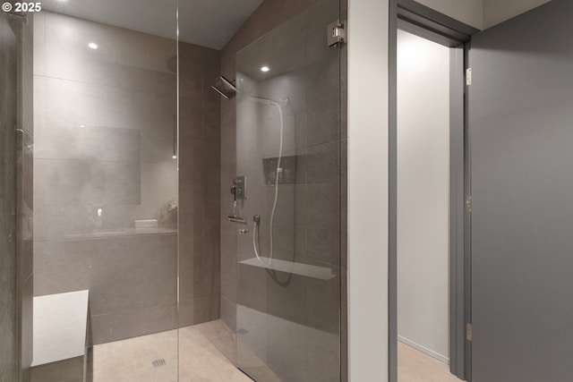 bathroom featuring tiled shower