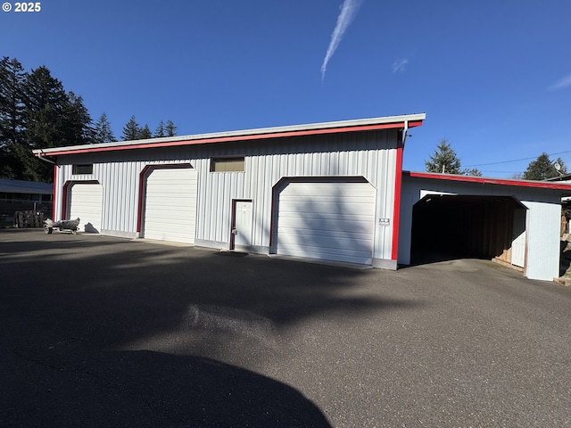 view of detached garage