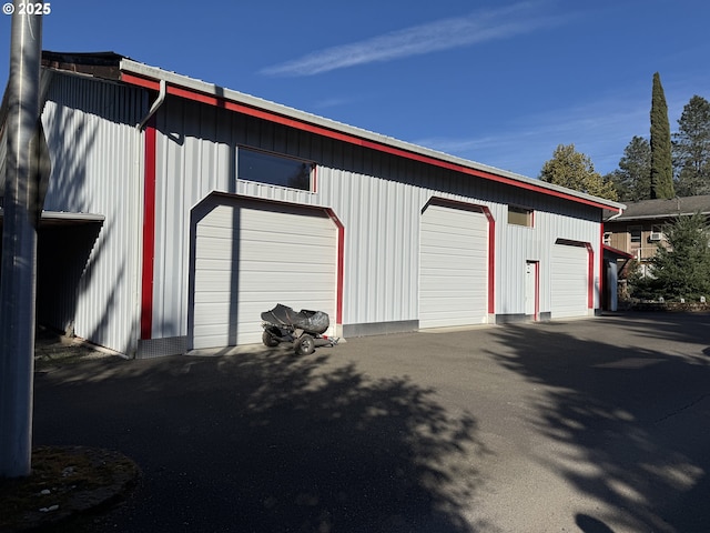 view of detached garage