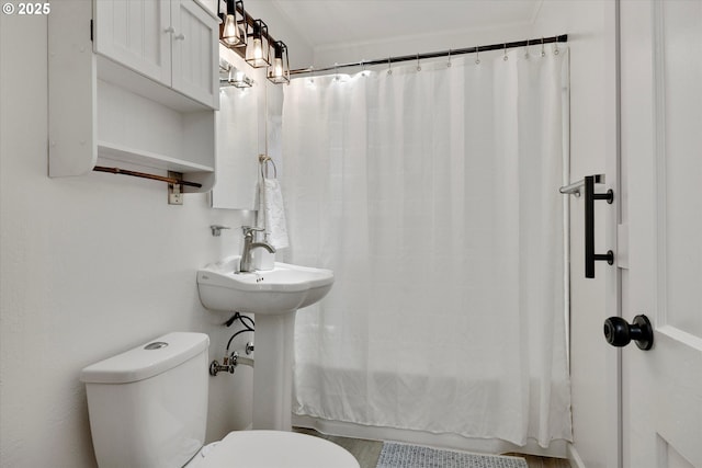 4429 SE Raymond St, Portland, OR 97206 - full bath with toilet and shower / bath combo