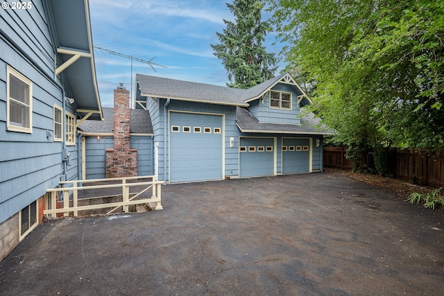2822 Crocker Rd, Eugene, OR 97404 - garage with driveway