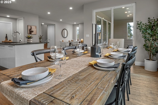 dining room featuring recessed lighting, light wood-style flooring, and baseboards