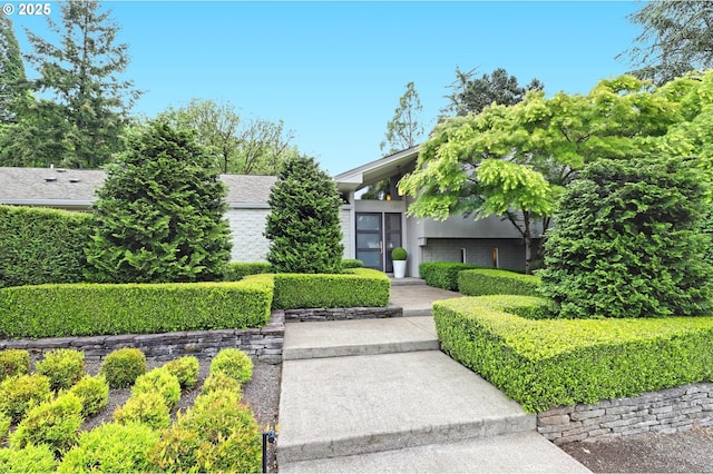 7100 SW Willowmere Dr, Portland, OR 97225 - view of front facade