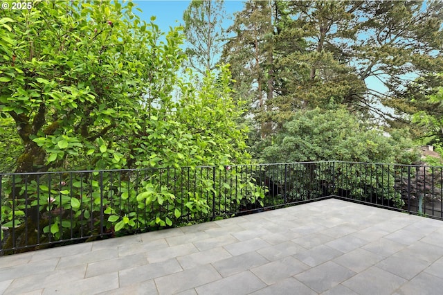 7100 SW Willowmere Dr, Portland, OR 97225 - view of patio