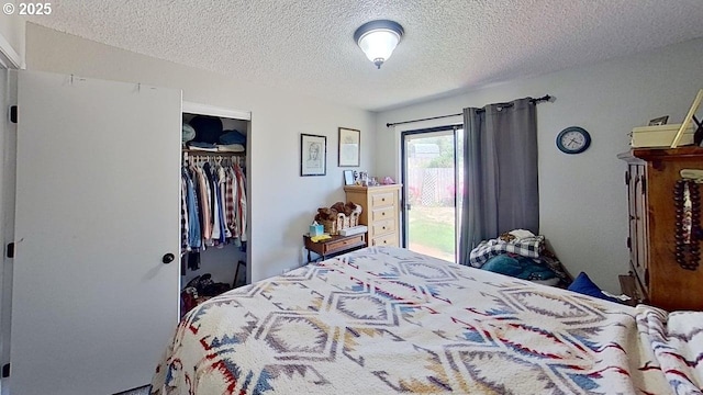 715 Penny Ln, Riddle, OR 97469 - bedroom featuring a closet and a textured ceiling