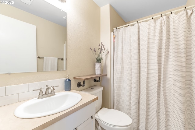 13503 NE 80th Cir, Vancouver, WA 98682 - bathroom with tasteful backsplash, vanity, and curtained shower