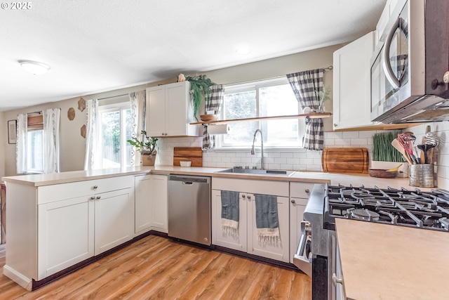13503 NE 80th Cir, Vancouver, WA 98682 - kitchen featuring appliances with stainless steel finishes, plenty of natural light, light countertops, and recessed lighting