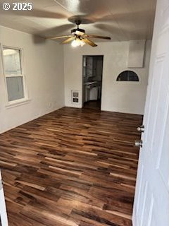 spare room with dark wood finished floors and ceiling fan