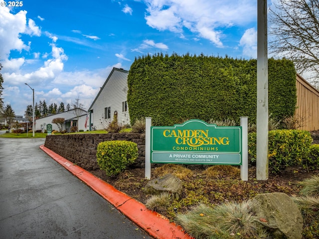 view of community / neighborhood sign