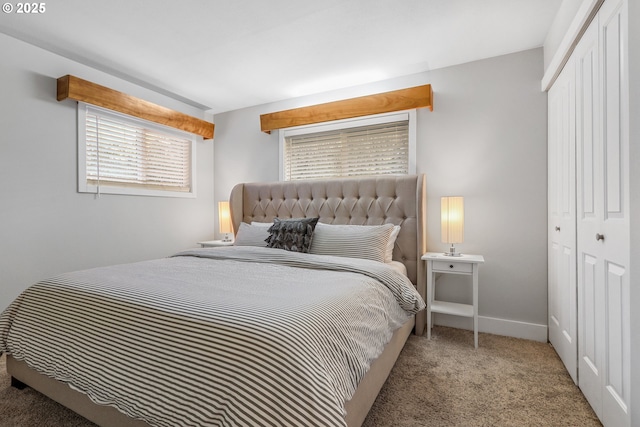 bedroom featuring carpet floors, baseboards, and a closet