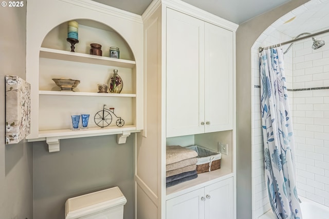 7150 SE 27th Ave, Portland, OR 97202 - full bathroom with shower / tub combo and built in features