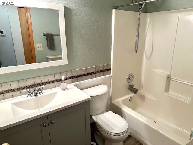 4120 NE 52nd St, Vancouver, WA 98661 - full bathroom featuring vanity, tub / shower combination, a textured wall, and decorative backsplash