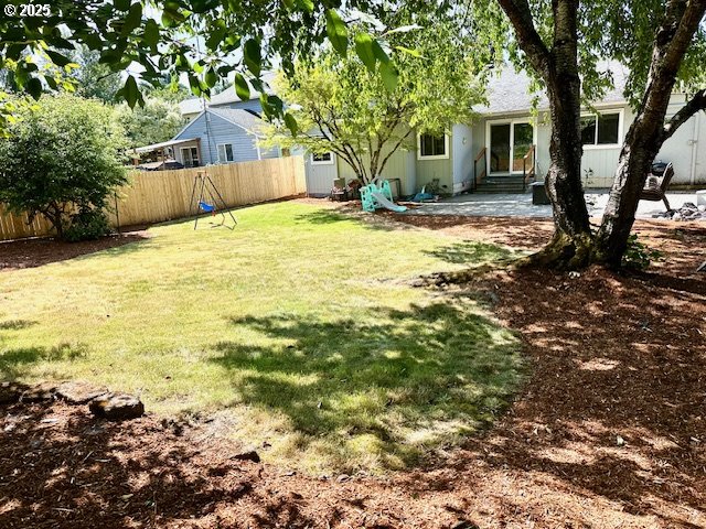 4120 NE 52nd St, Vancouver, WA 98661 - view of yard with a patio area and entry steps