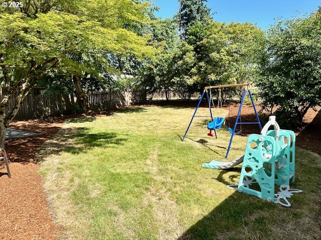 4120 NE 52nd St, Vancouver, WA 98661 - fenced backyard with a playground