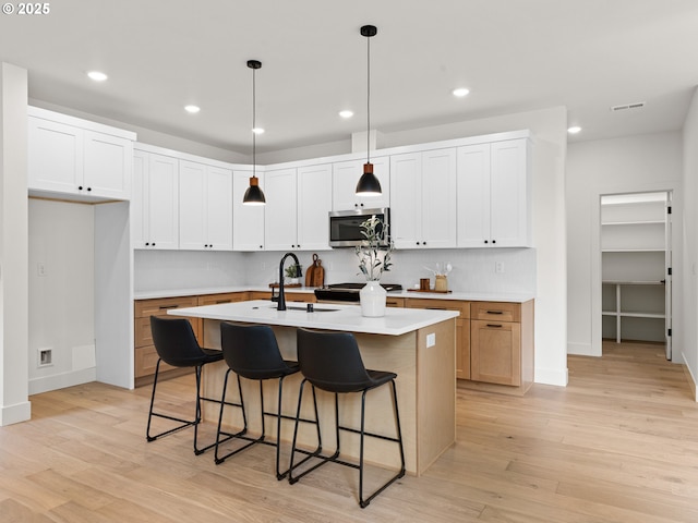 6719 NE 132nd St, Vancouver, WA 98686 - kitchen featuring stainless steel microwave, a sink, light countertops, baseboards, and recessed lighting