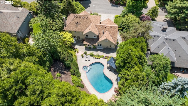 2927 Tolkien Ln, Lake Oswego, OR 97034 - drone / aerial view of a pool area