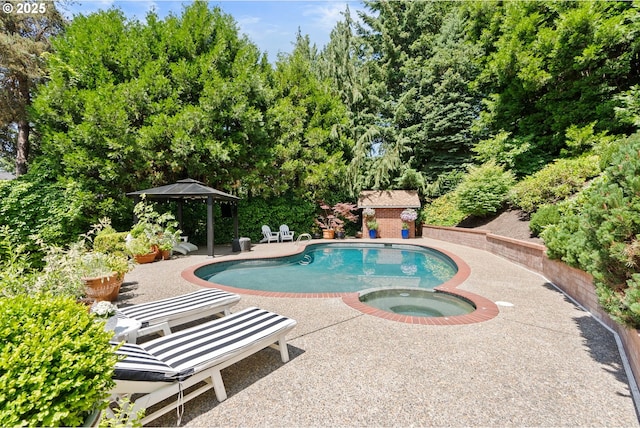 2927 Tolkien Ln, Lake Oswego, OR 97034 - outdoor pool featuring a patio, an in-ground hot tub, a gazebo, and view of wooded area