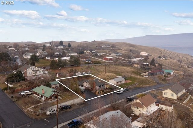 bird's eye view featuring a mountain view