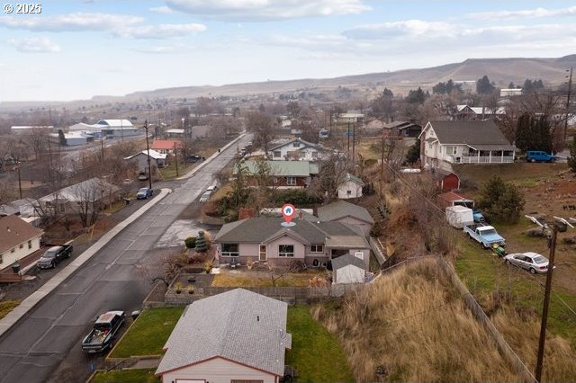 birds eye view of property featuring a mountain view