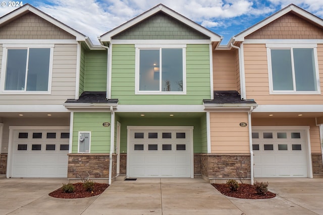 view of front facade with a garage