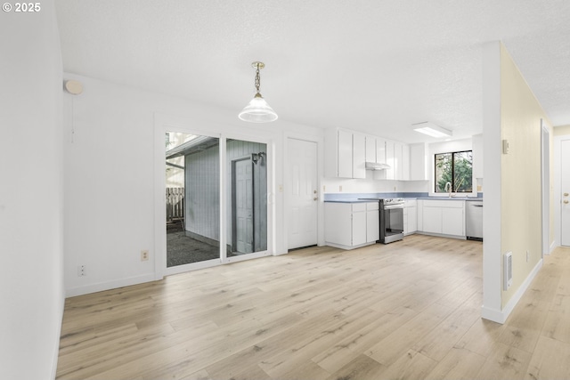 kitchen with baseboards, decorative light fixtures, light wood-style flooring, appliances with stainless steel finishes, and white cabinetry