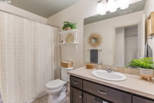 12810 NE 118th Way, Vancouver, WA 98682 - full bathroom with toilet, vanity, and curtained shower