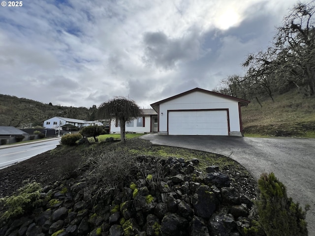 view of front of house featuring a garage and driveway