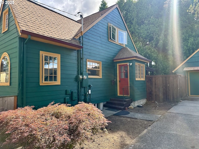 4523 NE 105th Ave, Portland, OR 97220 - bungalow featuring entry steps and a shingled roof