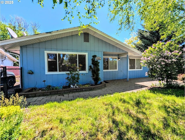 713 N 9th Ave, Elgin, OR 97827 - view of front of home featuring a patio area