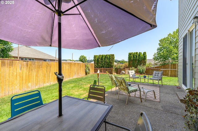 616 E 13th Pl, Lafayette, OR 97127 - fenced backyard featuring a patio and outdoor dining space