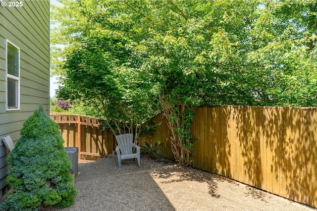 616 E 13th Pl, Lafayette, OR 97127 - fenced backyard with a patio