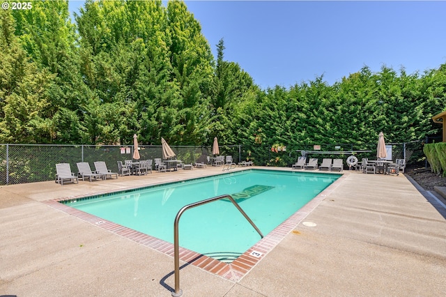 616 E 13th Pl, Lafayette, OR 97127 - community pool featuring a patio