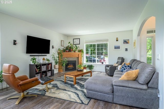616 E 13th Pl, Lafayette, OR 97127 - living room with wood finished floors, arched walkways, and a glass covered fireplace