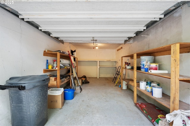 6040 SE 32nd Ave, Portland, OR 97202 - storage area with a garage