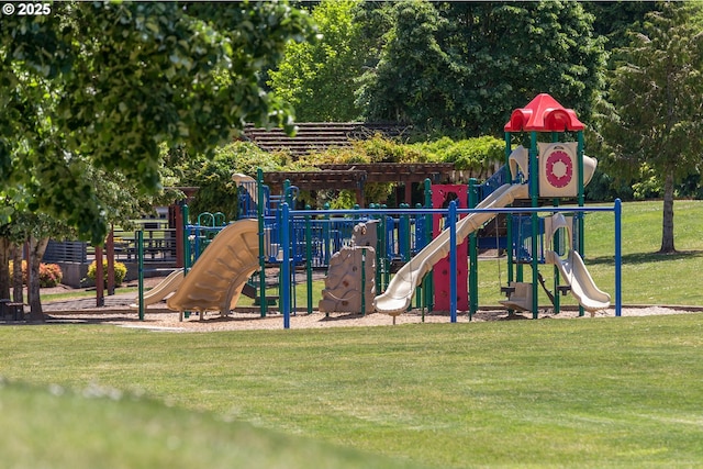 19459 Leland Rd, Oregon City, OR 97045 - community jungle gym with a yard