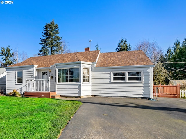 ranch-style home with a front yard