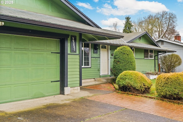 view of front of house featuring driveway and an attached garage