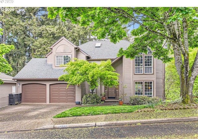 view of front property featuring a garage