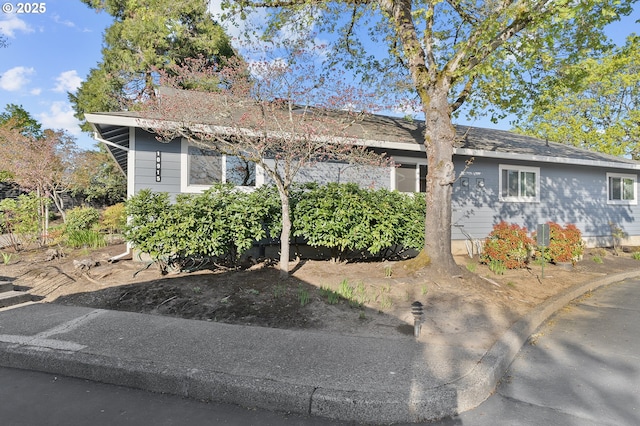 10915 SW Meadowbrook Dr Unit 22, Portland, OR 97224 - view of front facade
