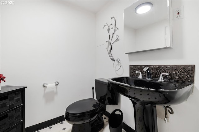 3400 SW 110th Ave, Beaverton, OR 97005 - bathroom with toilet and baseboards