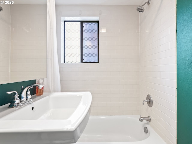 bathroom featuring sink and shower / bath combo