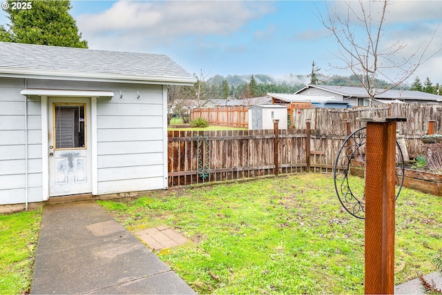 view of yard with an outbuilding and fence