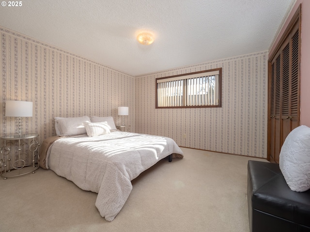 bedroom featuring carpet floors, a textured ceiling, and a closet