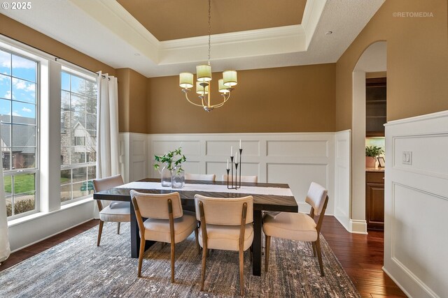 dining area featuring ornamental molding, plenty of natural light, and a tray ceiling