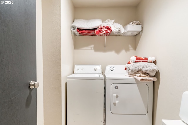 2833 NE Stapleton Rd, Vancouver, WA 98661 - clothes washing area featuring washer and dryer