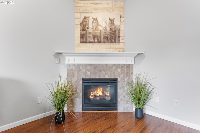 5503 NE 53rd Cir, Vancouver, WA 98661 - detailed view of a glass covered fireplace and wood finished floors