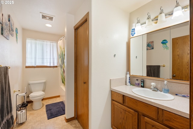 full bath featuring vanity, toilet, shower / bath combo, and baseboards