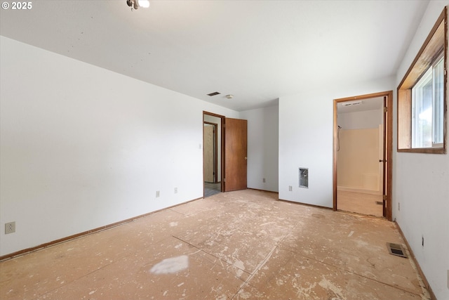 2509 E J Ct, La Grande, OR 97850 - unfurnished bedroom with visible vents, connected bathroom, and baseboards