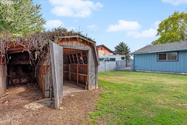2509 E J Ct, La Grande, OR 97850 - view of outdoor structure featuring fence and an outbuilding