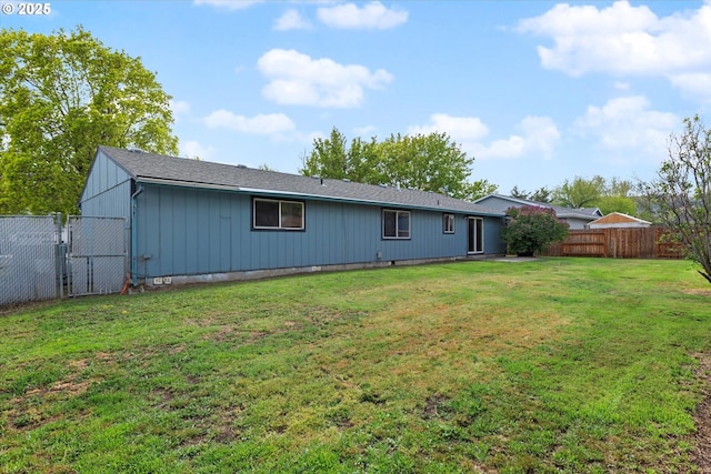 2509 E J Ct, La Grande, OR 97850 - back of property with a gate, fence, and a yard